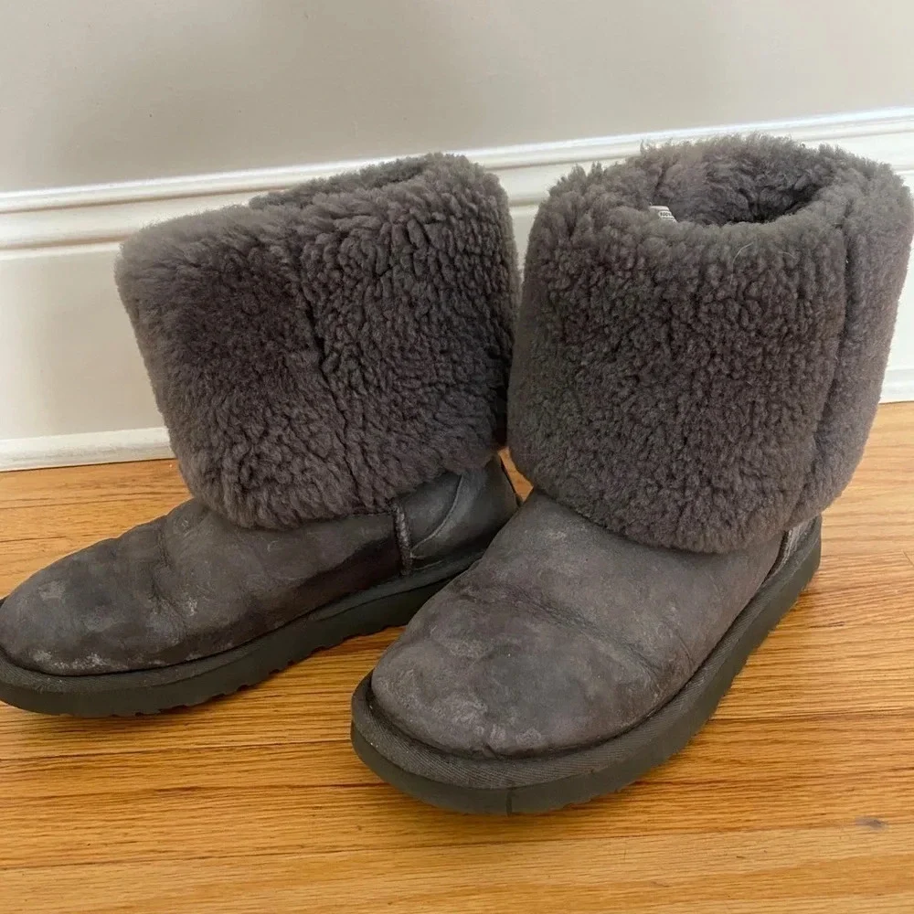 Grey tall Ugg’s
